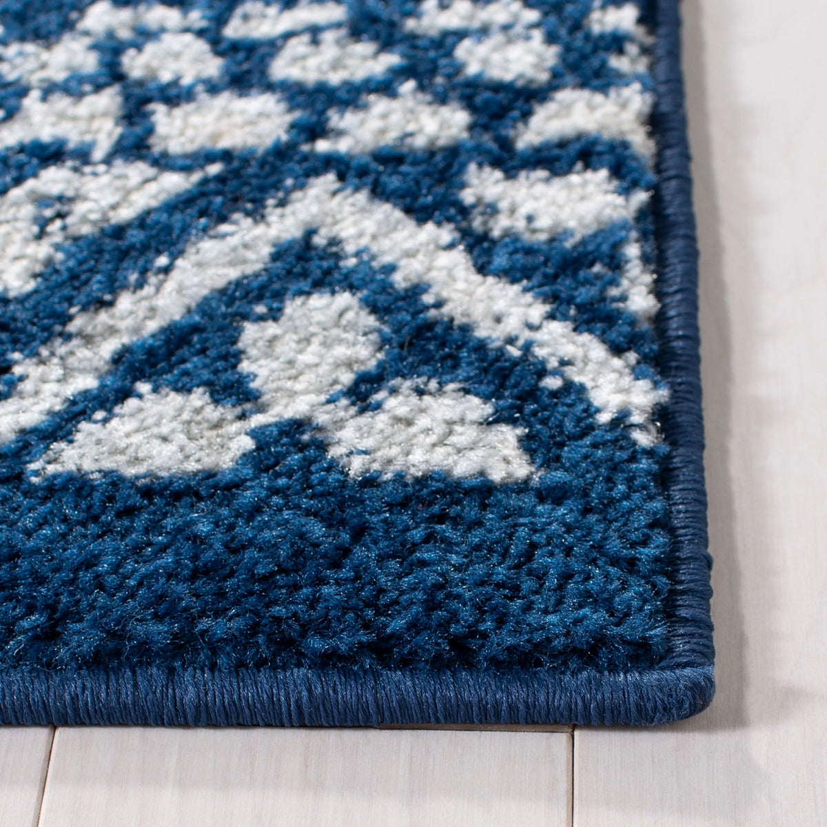 Navy Ivory 2' x 7' Runner Rug V454