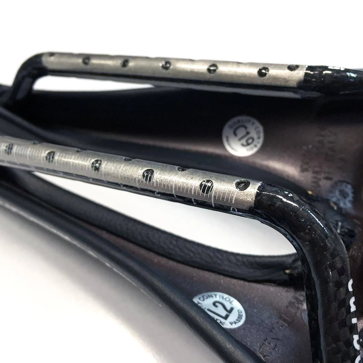 Dynamic Carbon Saddle O337