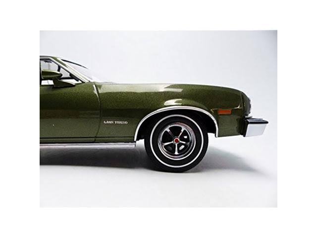 1976 Ford Gran Torino Metallic Vehicle 1:18 Scale Dark Green X405584
