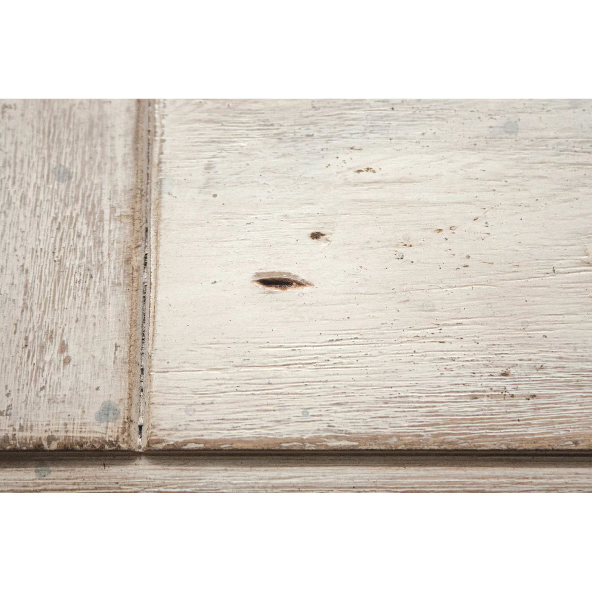 Farmhouse White Wood Coffee Table E9711