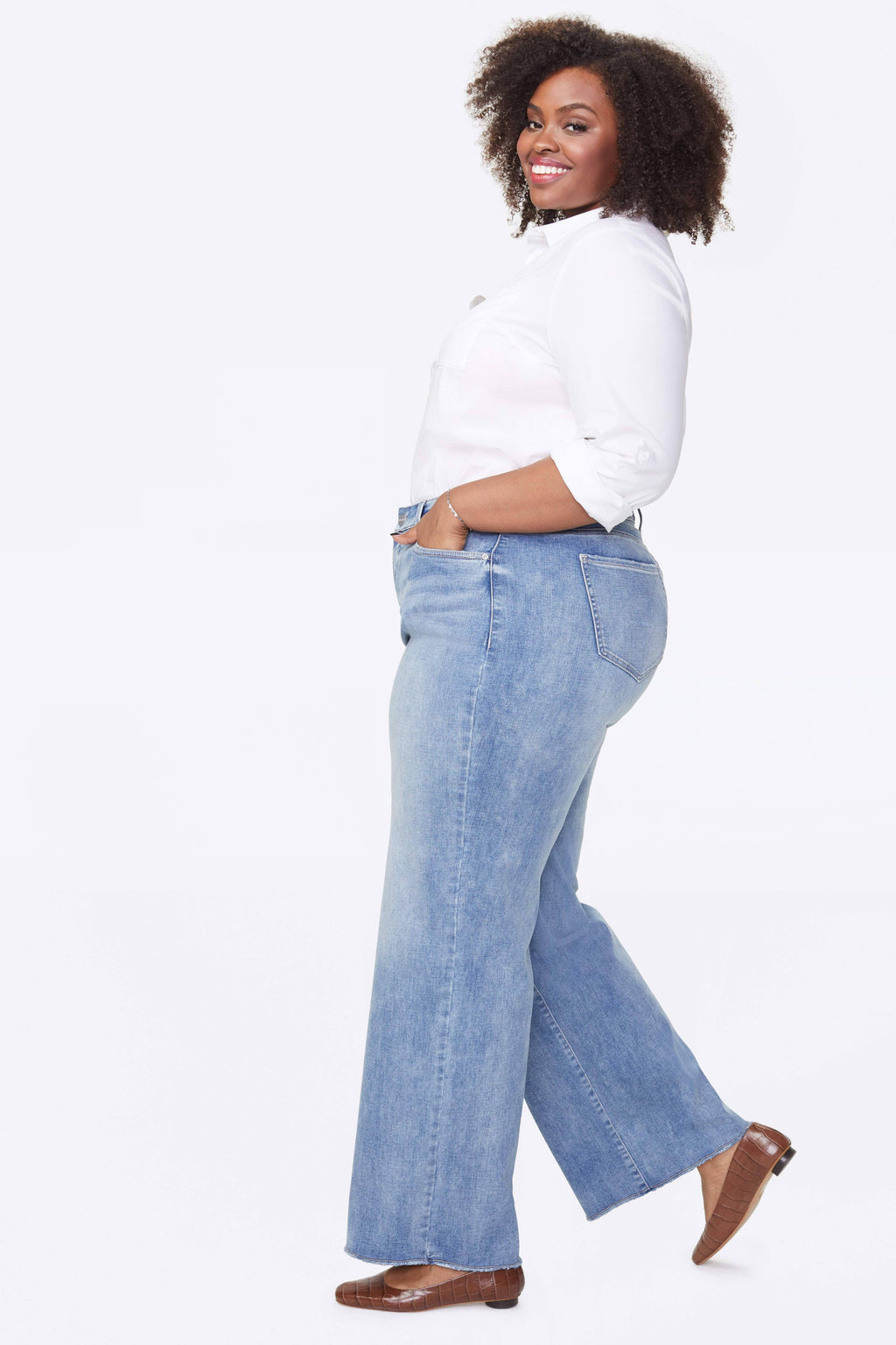 Wide Leg Fray Hem Jeans, Size 28 W I607555