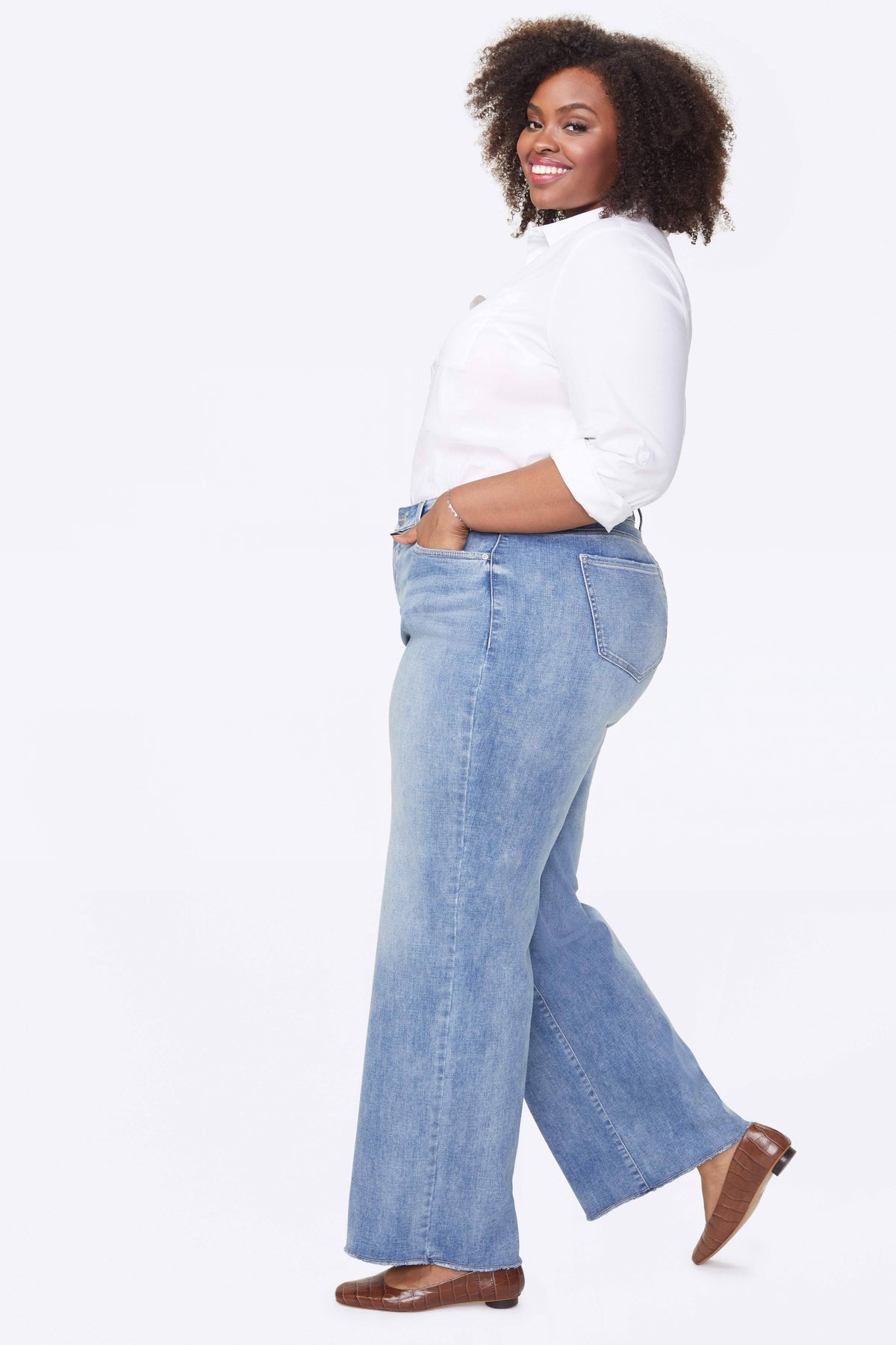Wide Leg Fray Hem Jeans, Size 28 W I607555